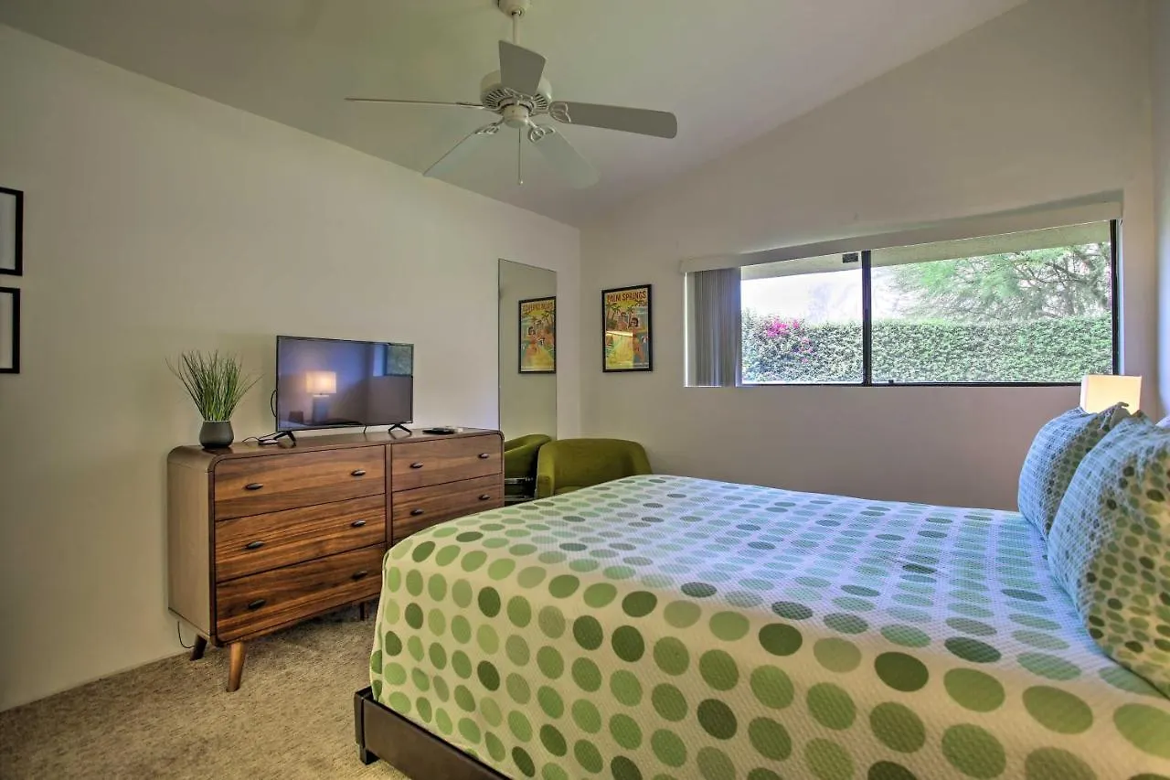 Palm Springs Retreat With Pool Access, Near Downtown Apartamento